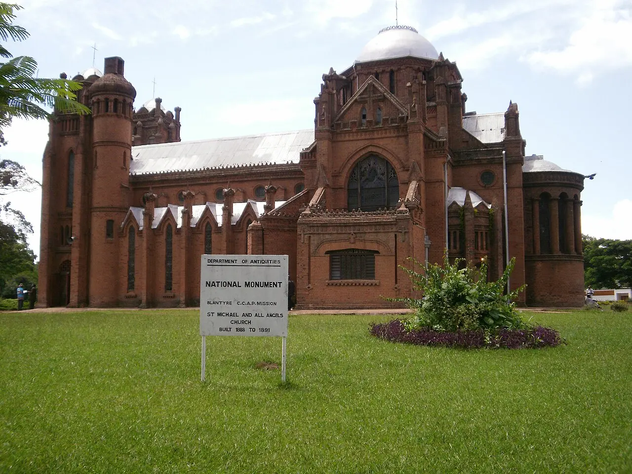 Malawi calls for arrests after violence in Blantyre