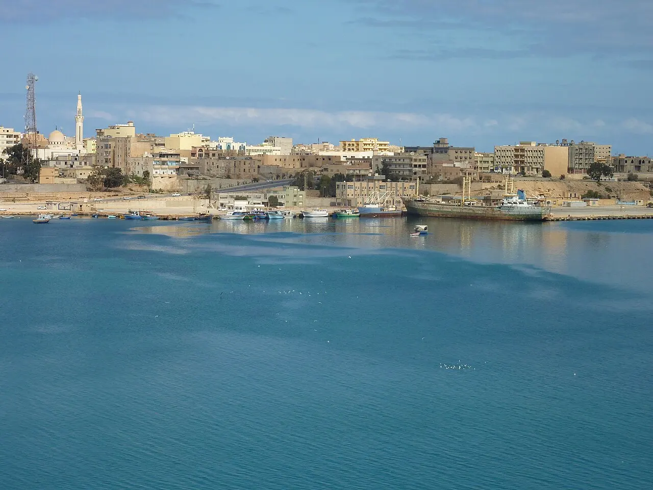 Tubruk port - panoramio — photo d’illustration (port)