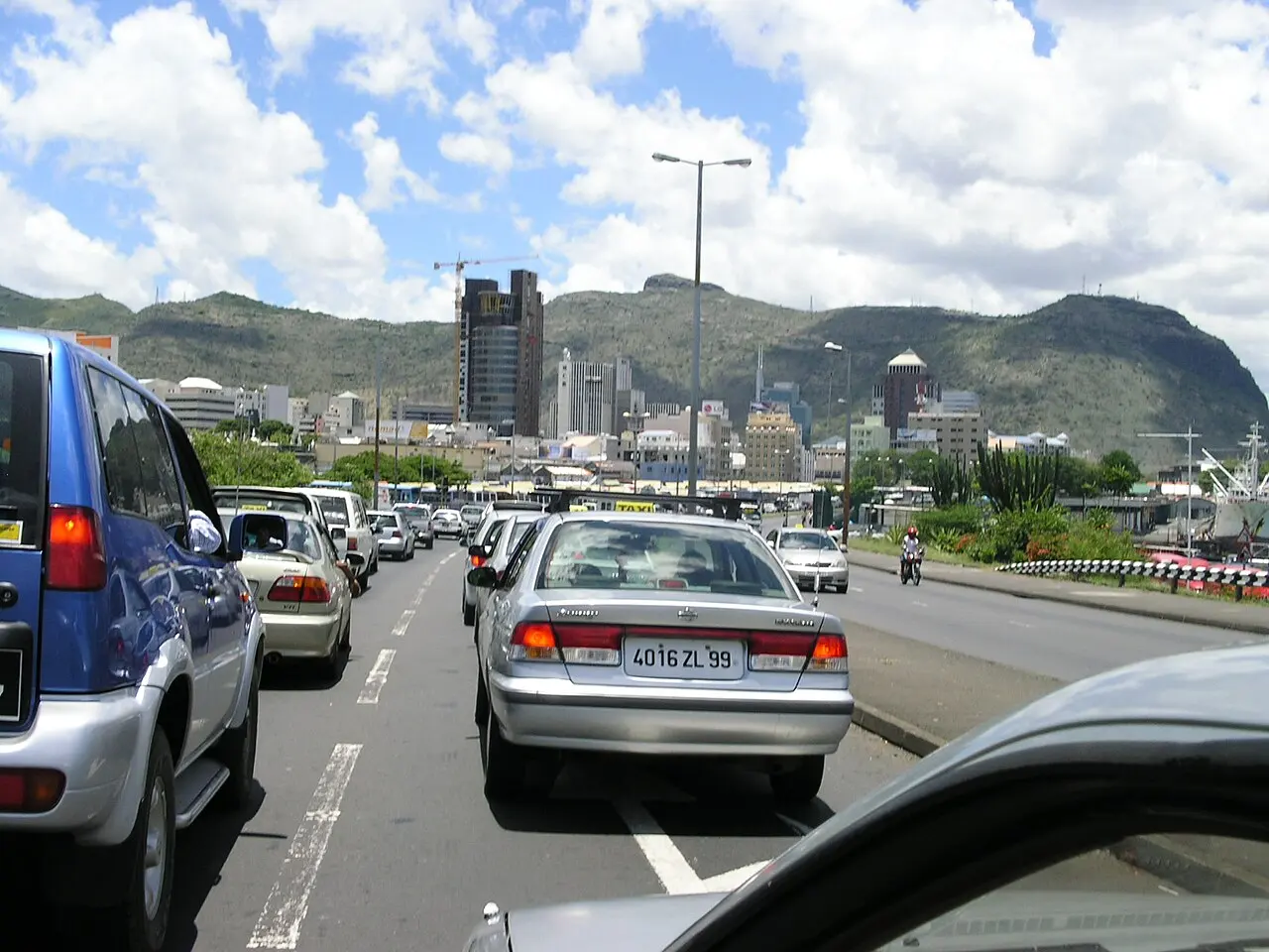 Highway traffic jam, suburbs of Port Louis - panoramio — photo d’illustration (routes et ponts)