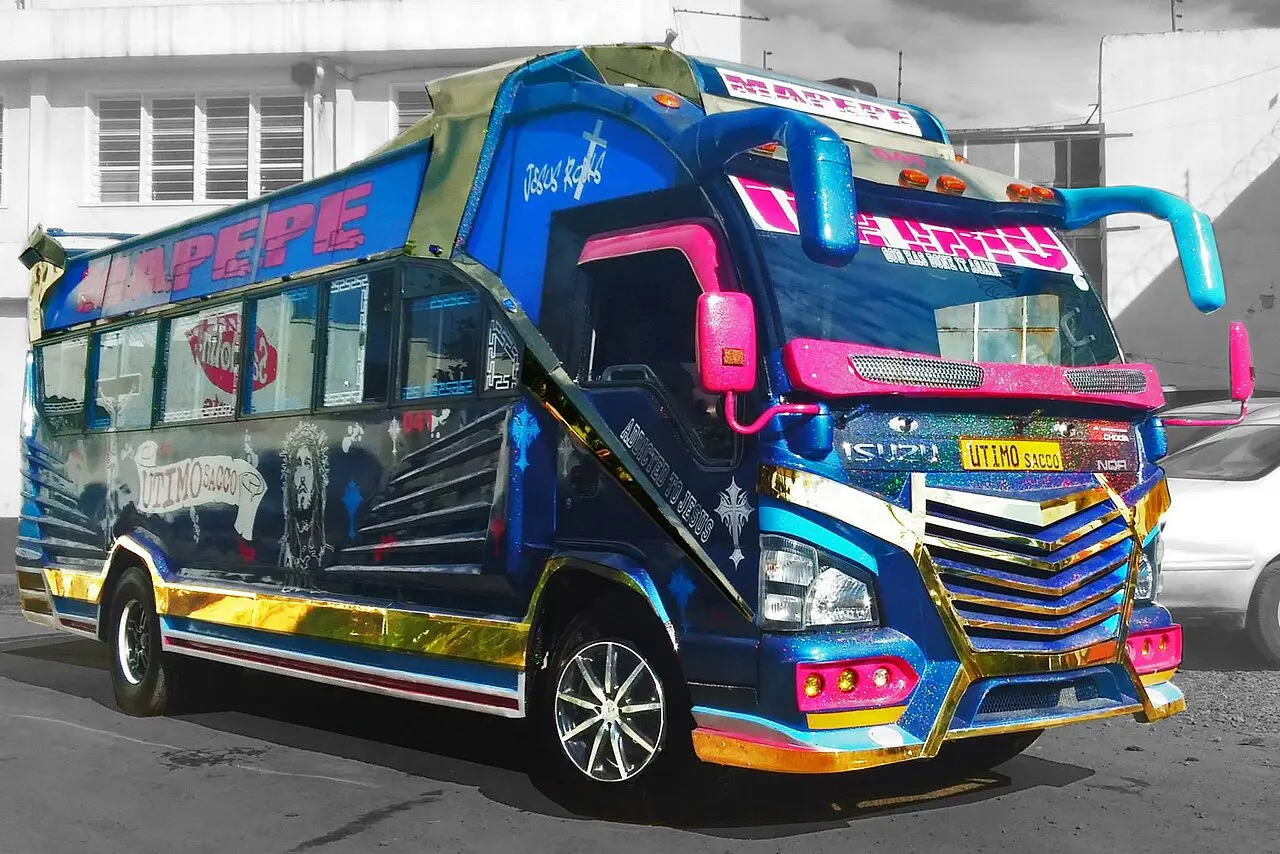 Buses in kenya 19 — photo d’illustration (transports)