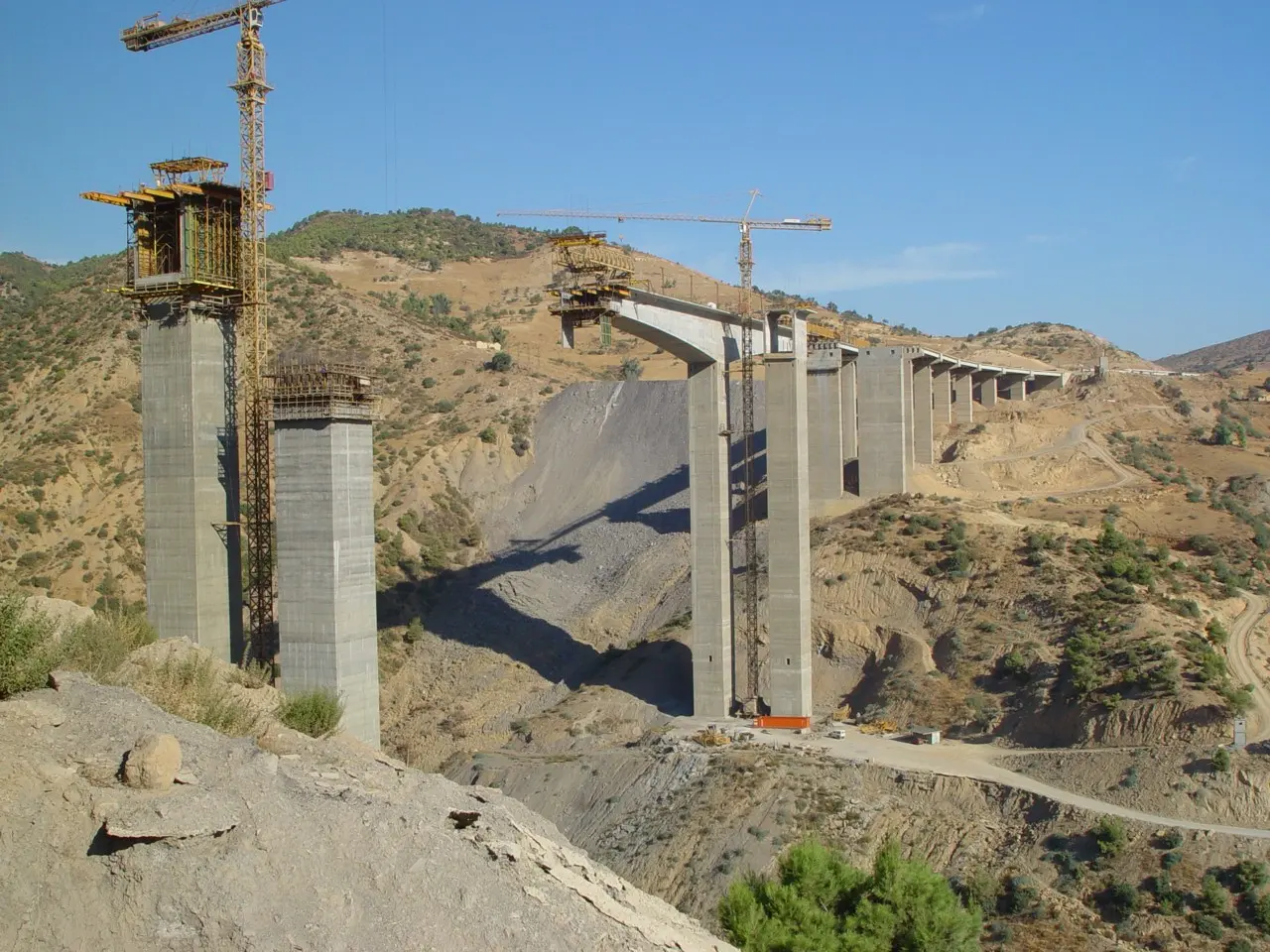 A highway bridge near Aïn Turk, Algeria 02966 — photo d’illustration (routes et ponts)