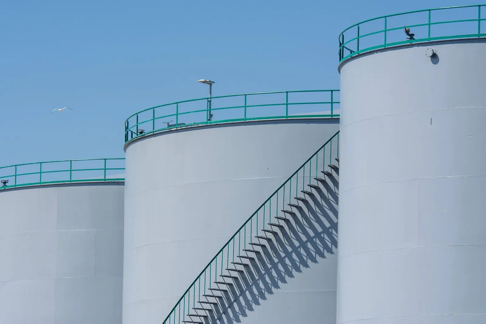 Rwanda and Oman study fuel storage facilities