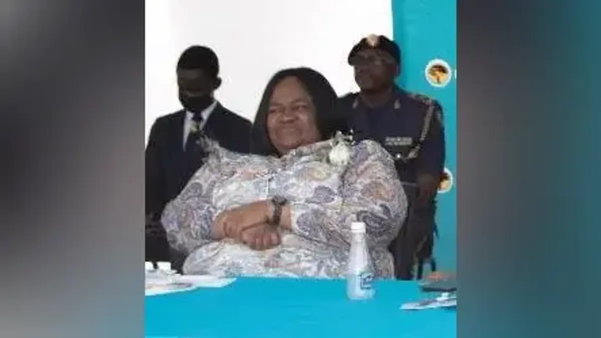 Lucia Iipumbu — illustration