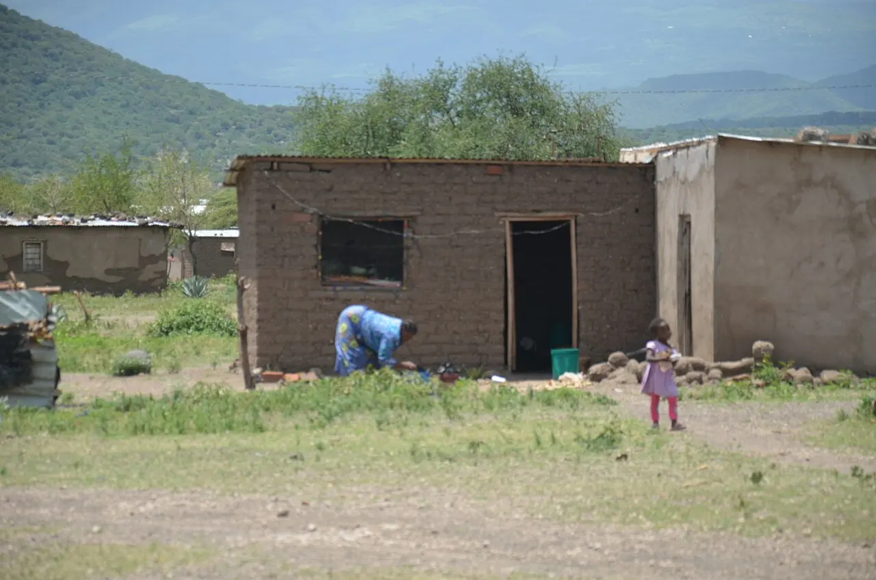 Home of farmers in Karatu near lake Eyasi in Tanzania — photo d’illustration (agriculture)