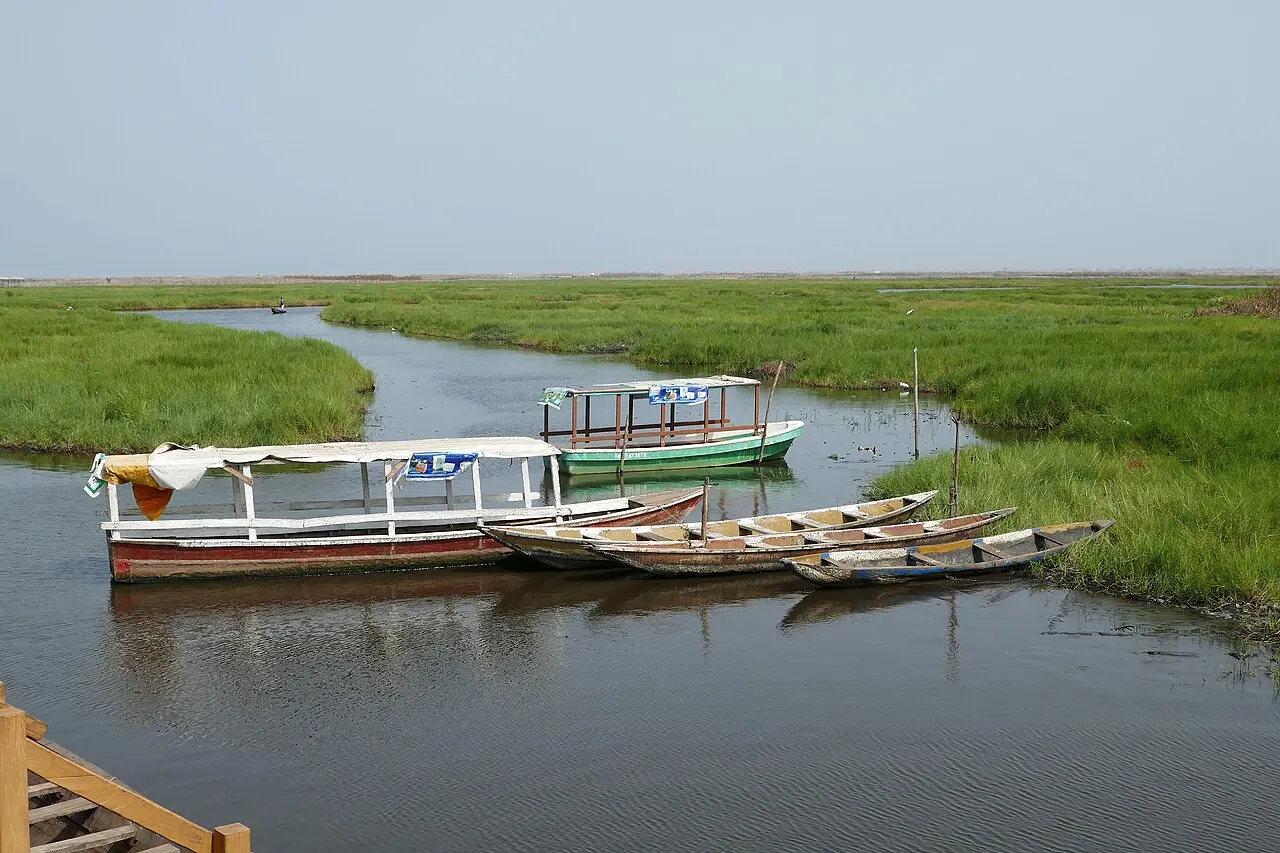 Ganvié-Bateaux de tourisme (3) — photo d’illustration (tourisme)