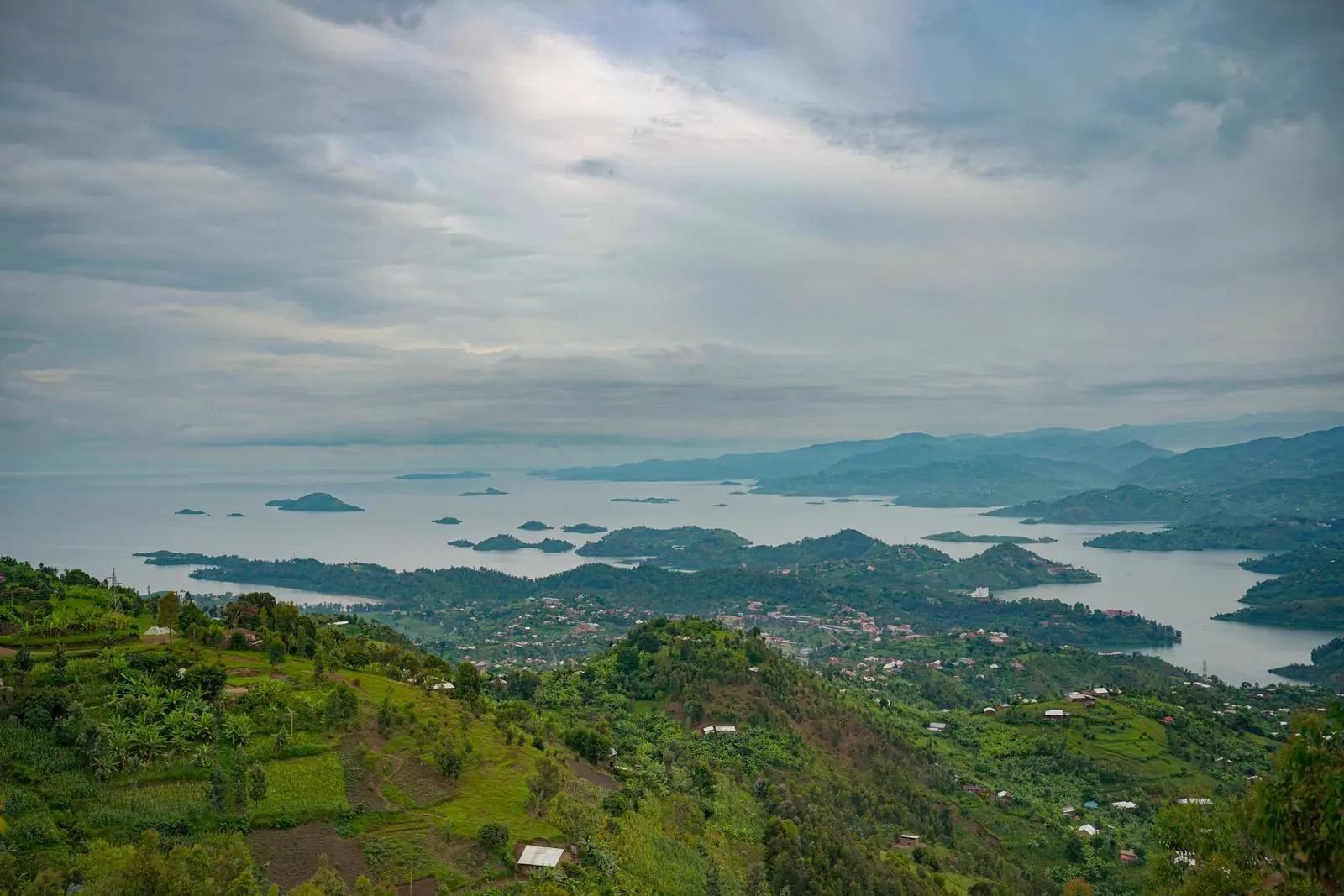 Rwanda studies solar power production on its lakes
