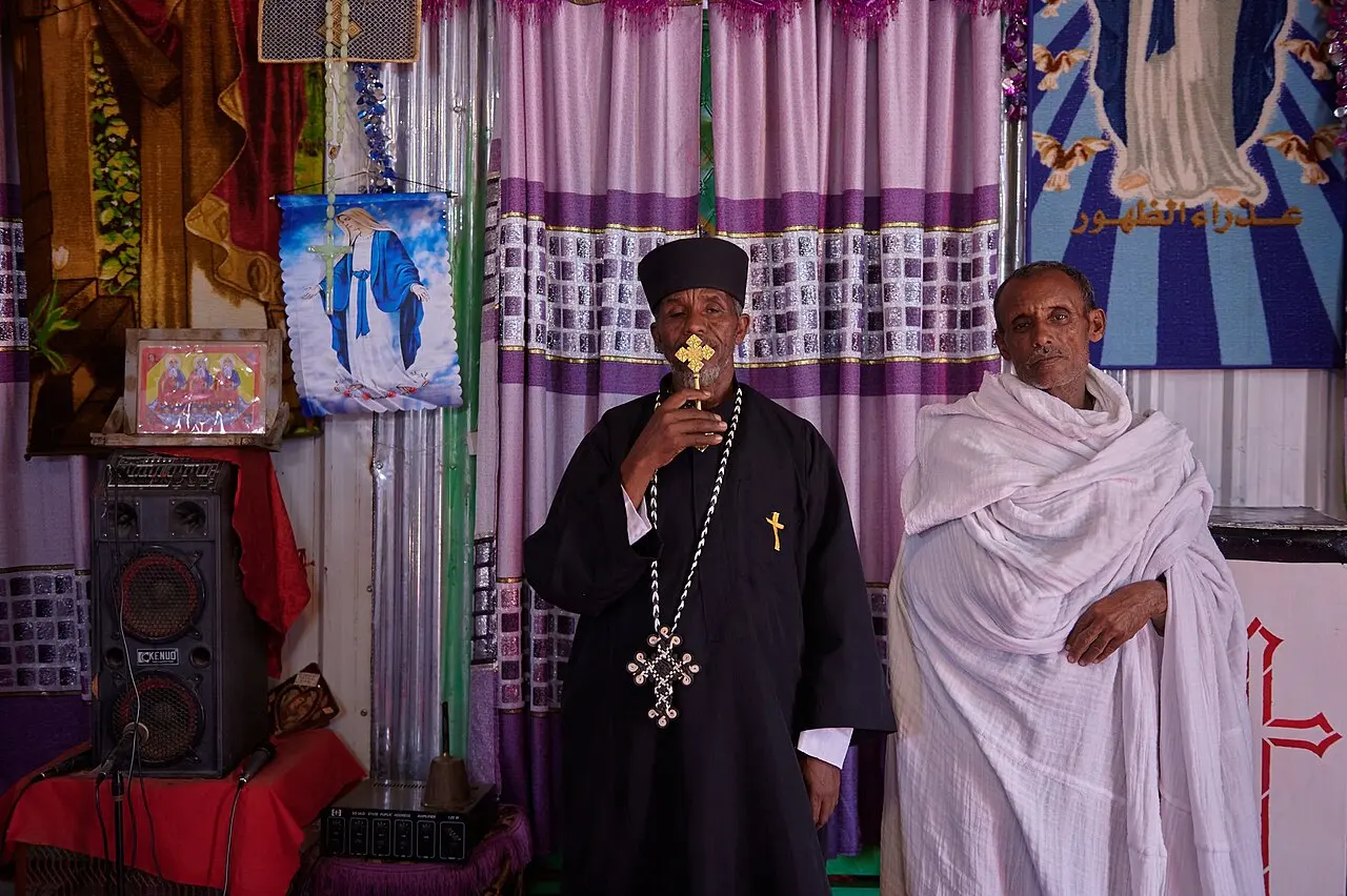 Ethiopian priest, at shagrab idp camp Sudan east of sudan — photo d’illustration (réfugiés et déplacés)
