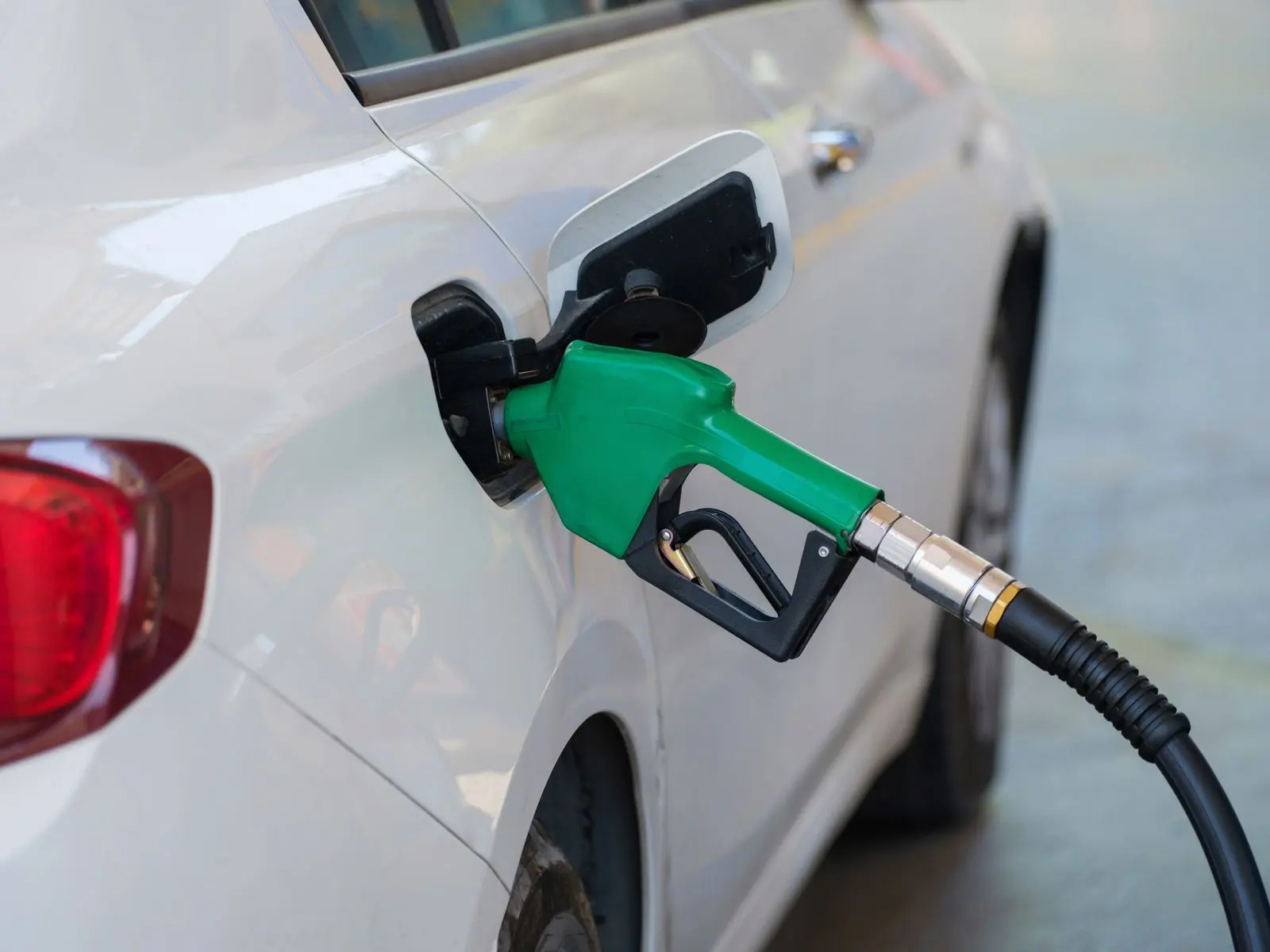 Petrol falls to 189.30 escudos in Cape Verde in November
