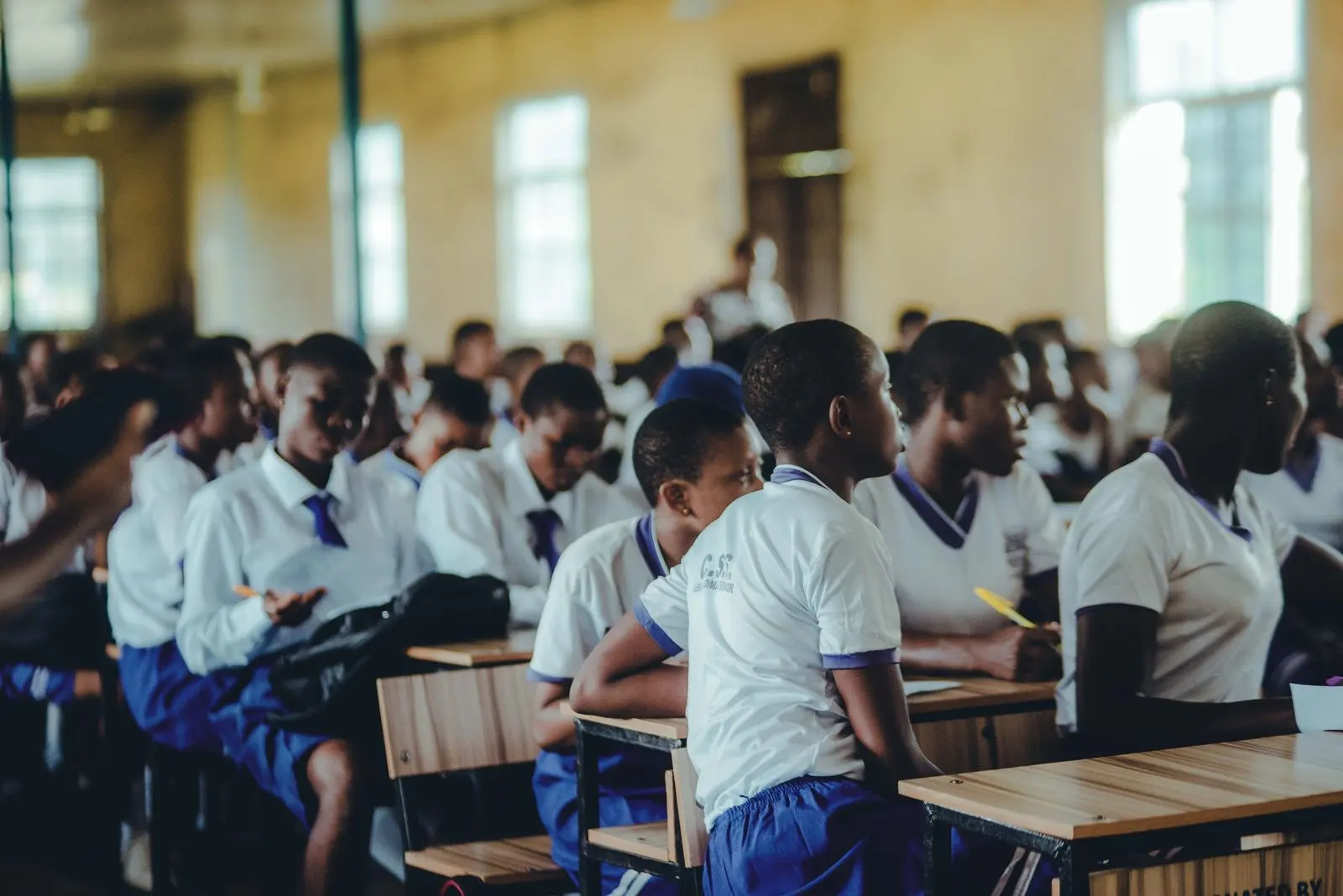 Élèves nigérians attentifs dans une salle de classe — photo d’illustration (banque d’images)
