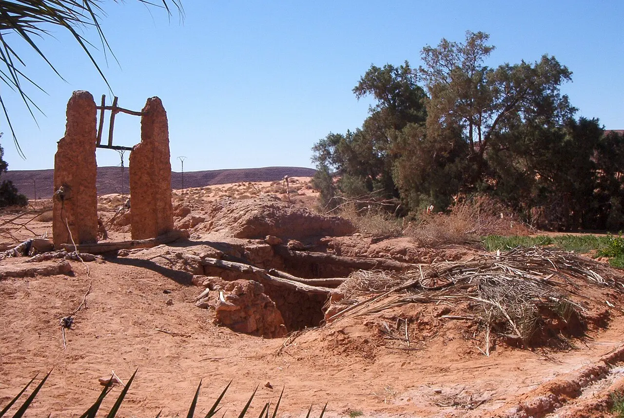 Puits traditionnel au Sahara algérien — photo d’illustration (eau et assainissement)