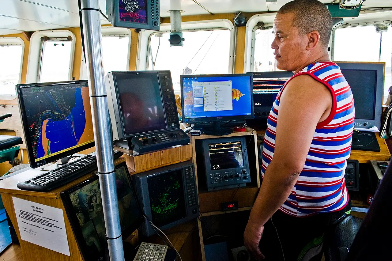 Namibian Fisherman on Industrial Vessel — photo d’illustration (pêche)