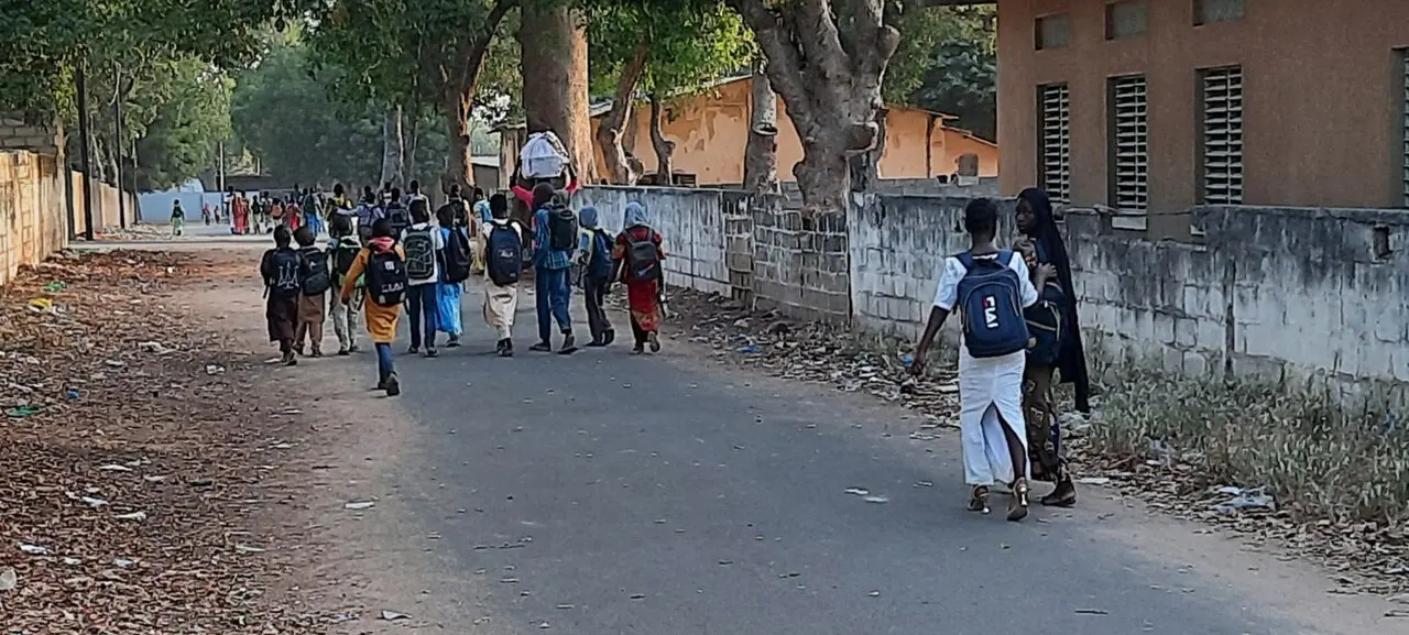 Sur La Route De L'école — photo d’illustration (école)