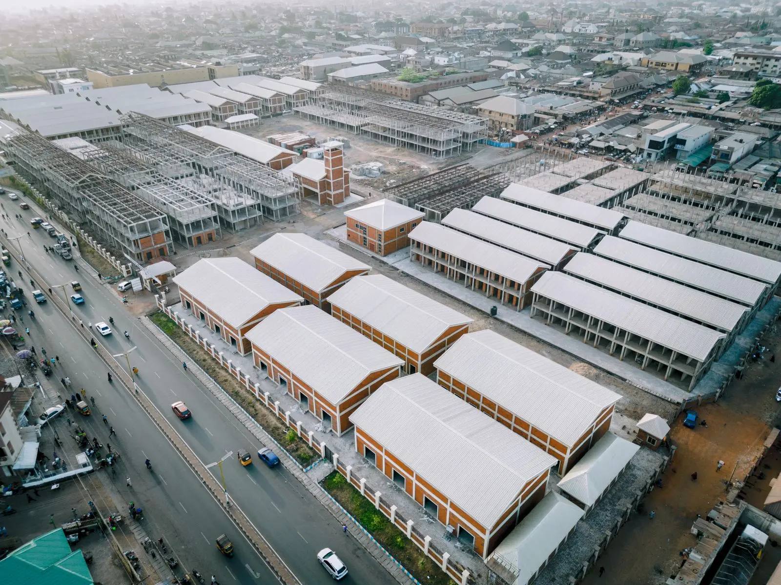 Vue aérienne d’un marché moderne en construction — photo d’illustration (banque d’images)
