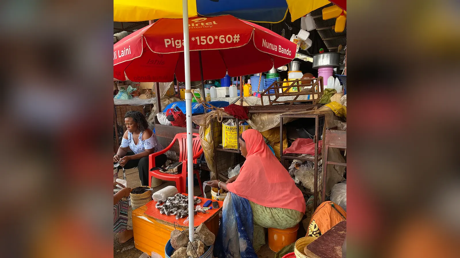 Vendors at a local market in Kilimanjaro Region, Tanzania — photo d’illustration (marchés et commerce)