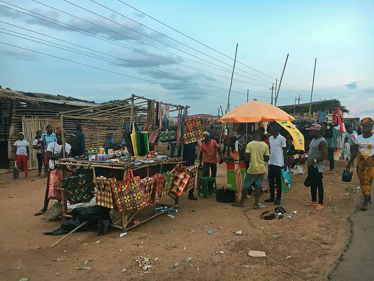 Street vendors in Nampula, Mozambique, VOA — photo d’illustration (marchés et commerce)