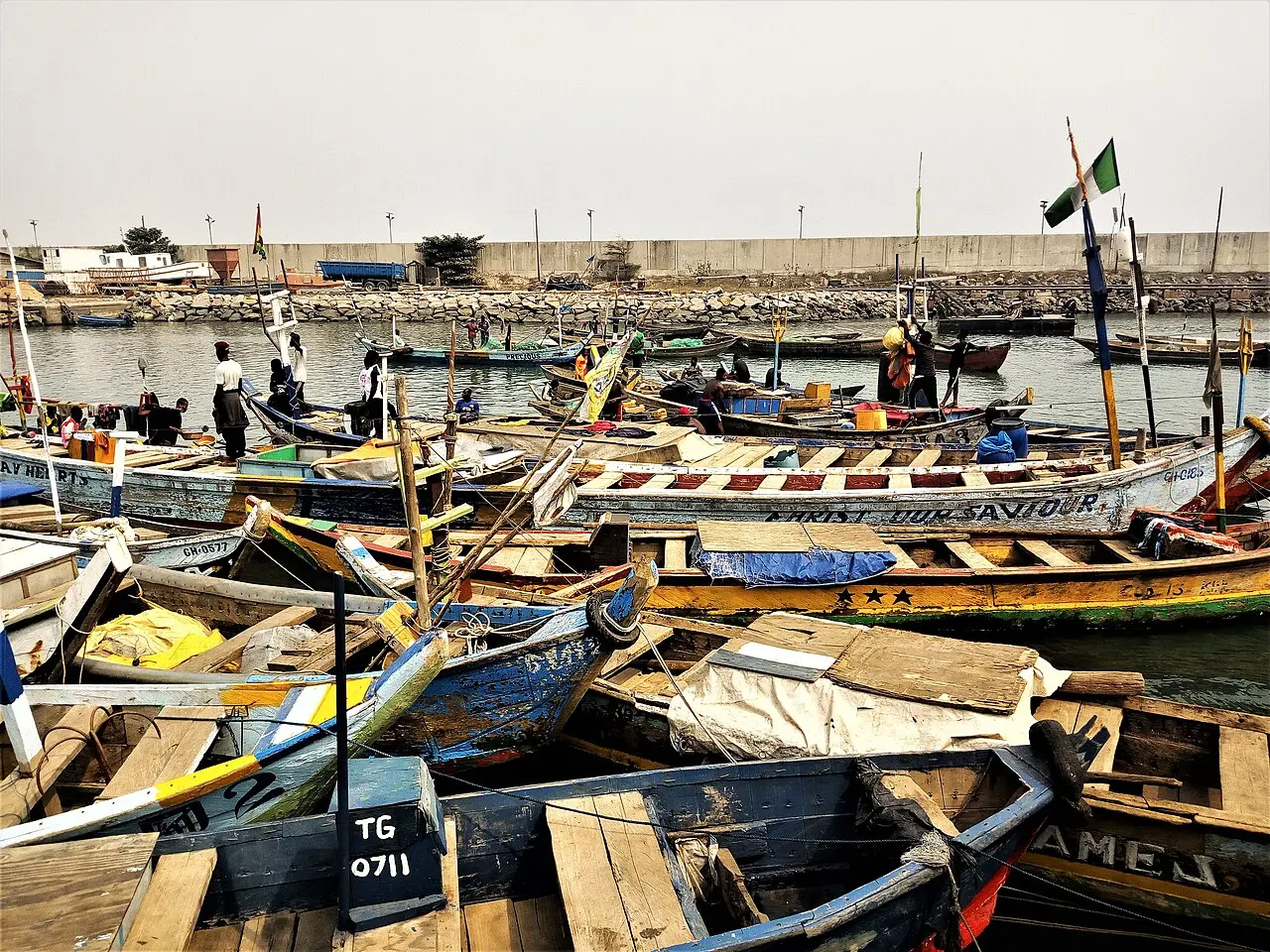 Des barques au port de pêche de Cotonou au Bénin1 — photo d’illustration (port)