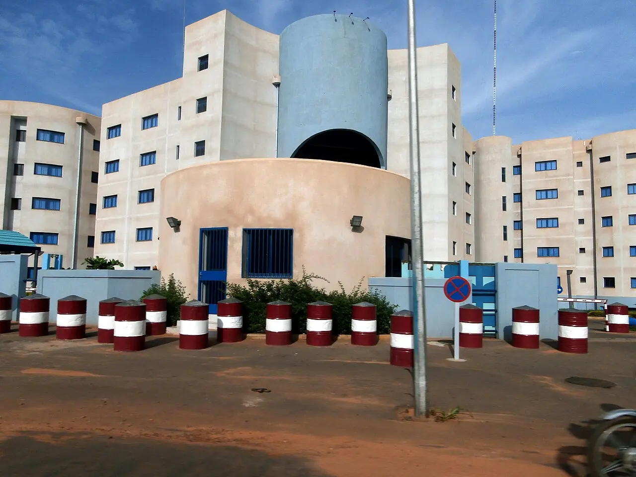 Niger closes service stations at night and bans fuel sales in jerrycans