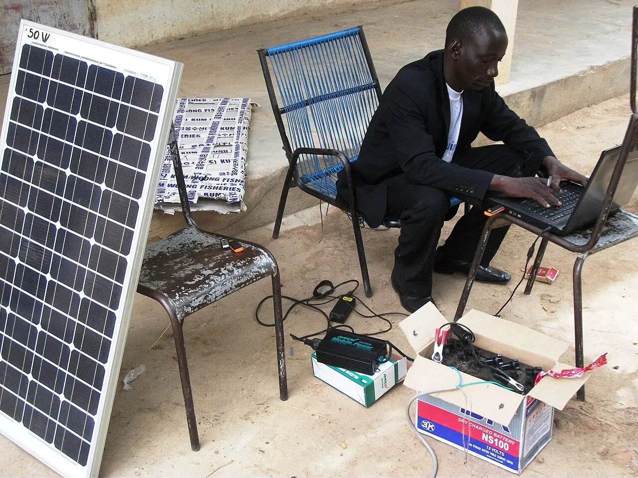 Internet mobile dans les villages (7228087394) — photo d’illustration (numérique)