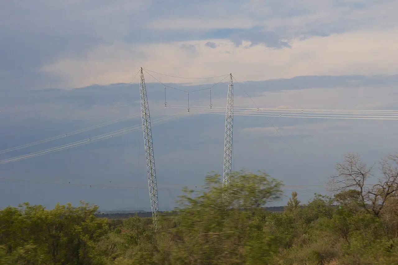 Power lines in South Africa 1 — photo d’illustration (électricité et énergie)