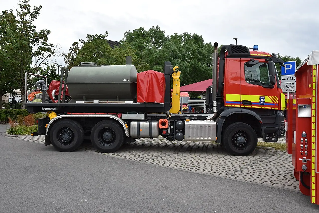 Luxembourg firefighters train in urban search and rescue in Paris