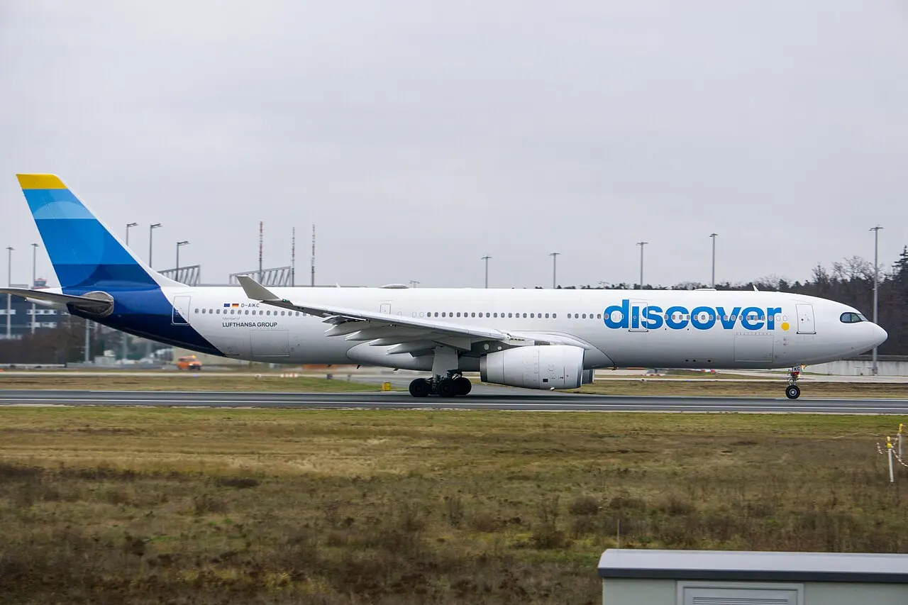 Discover Airlines — illustration