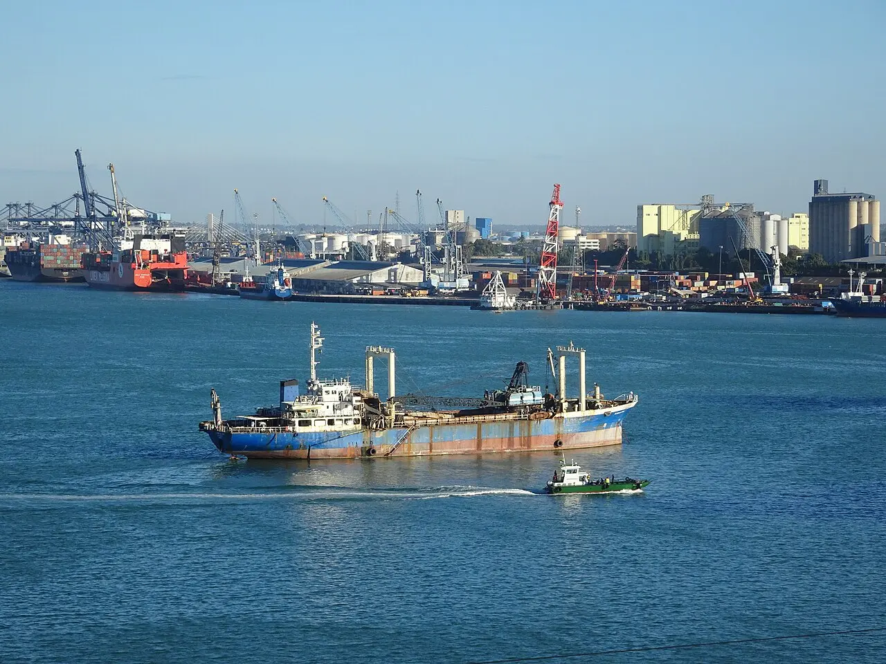 Port activities in Dar Es Salaam, Tanzania — photo d’illustration (port)