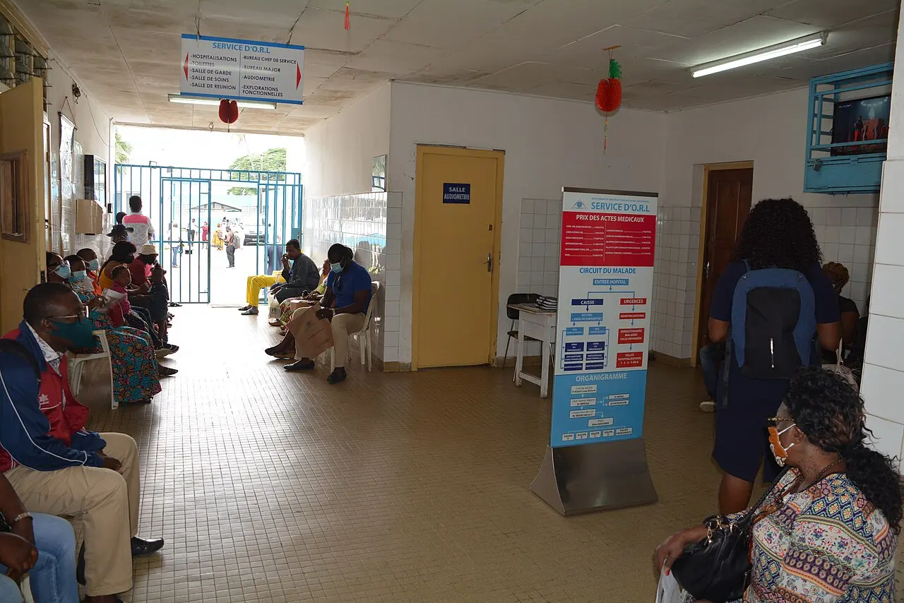 Ophthalmology waiting hall Hospital Cameroon 12 — photo d’illustration (santé)