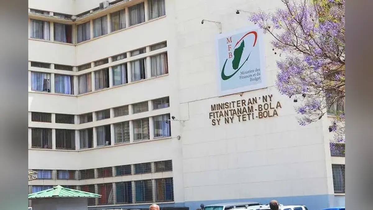 Madagascar finance ministry staff pledge to fight corruption