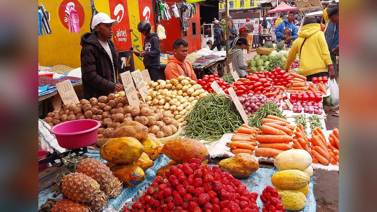 Fruits and vegetables in Analakely market in Antananarivo — photo d’illustration (marchés et commerce)